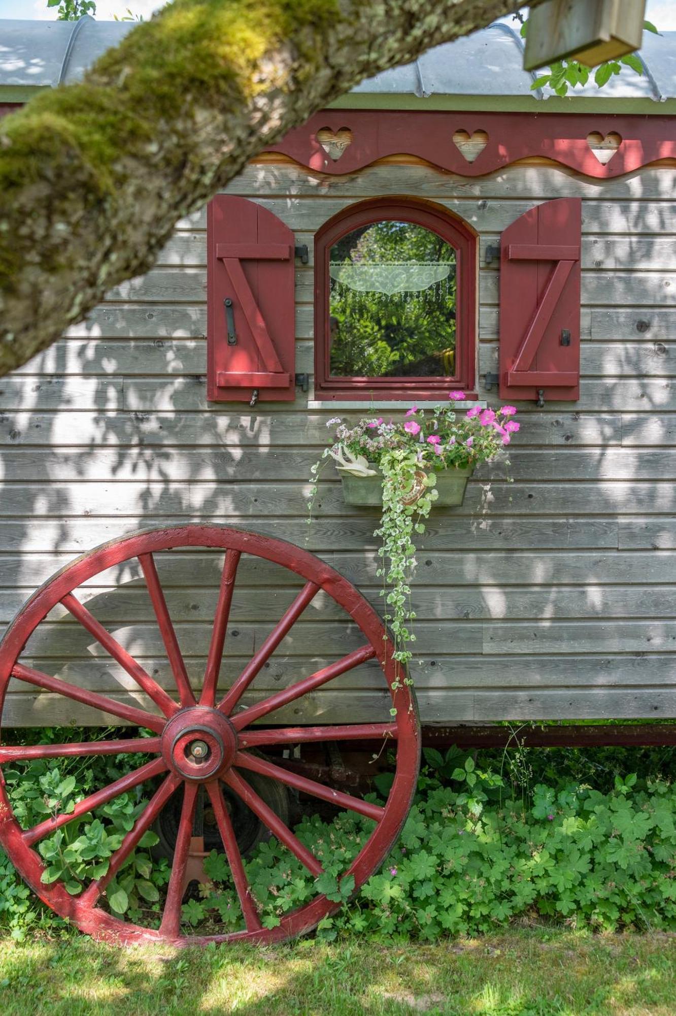 Roulotte Le Temps De Rever Bed & Breakfast Saint-Michel-sur-Meurthe Exterior foto